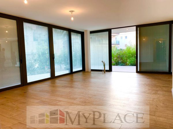 A Garden Apartment By The Sea 1