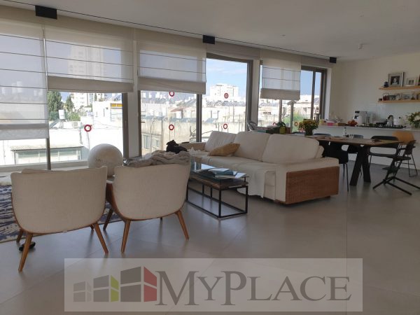 ברחוב הקליר מיניפנטהאוז יוקרתי 1