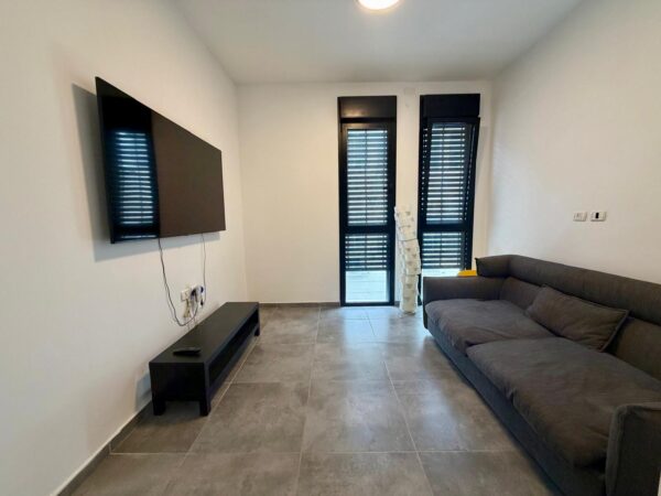 בבניין חדש בזמנהוף דירת 4 חד עם מחסן וחניה 5