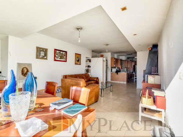 4 חדרים בקומה גבוהה עם מעלית וחניה 2