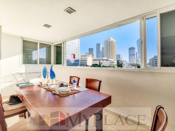 4 חדרים בקומה גבוהה עם מעלית וחניה 4