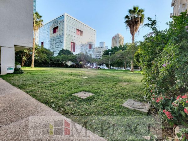 4 חדרים בקומה גבוהה עם מעלית וחניה 9