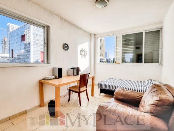 4 חדרים בקומה גבוהה עם מעלית וחניה 5