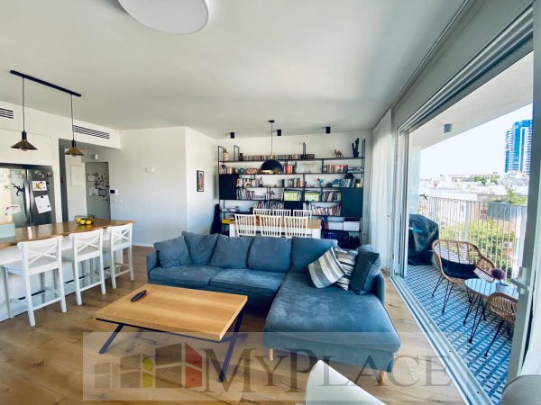 Big Renovated Apt W Lift and Parking 2