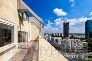 High Floor Penthouse In North TLV