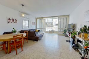 Near Sderot Chen BLVD W Parking And Lift