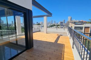 New Penthouse On Quiet ST In Central TLV