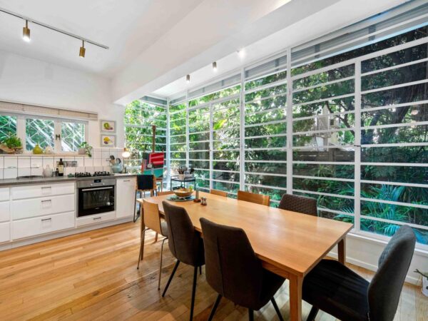 On Sderot Rothschild Renovated And Gorgeous 5