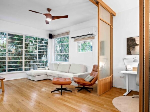 On Sderot Rothschild Renovated And Gorgeous 3