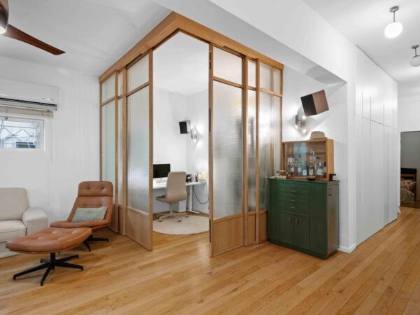 On Sderot Rothschild Renovated And Gorgeous 7