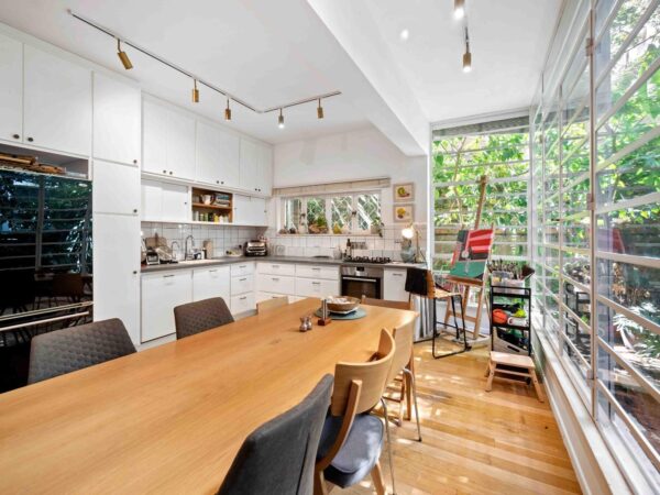 On Sderot Rothschild Renovated And Gorgeous 6