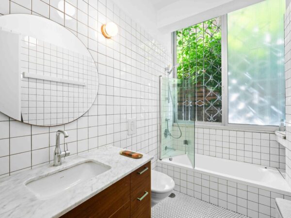 On Sderot Rothschild Renovated And Gorgeous 9