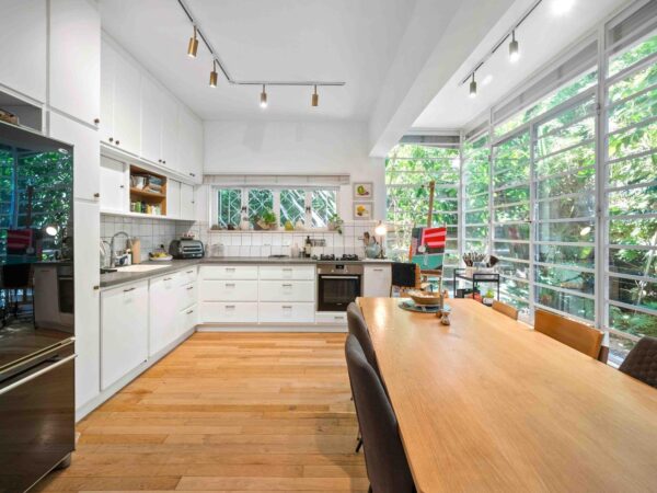 On Sderot Rothschild Renovated And Gorgeous 4