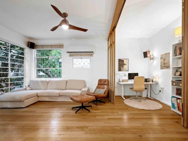 On Sderot Rothschild Renovated And Gorgeous 2