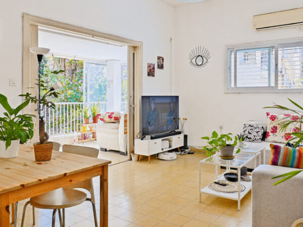A 4 Room Apt In A Central Quiet St 1