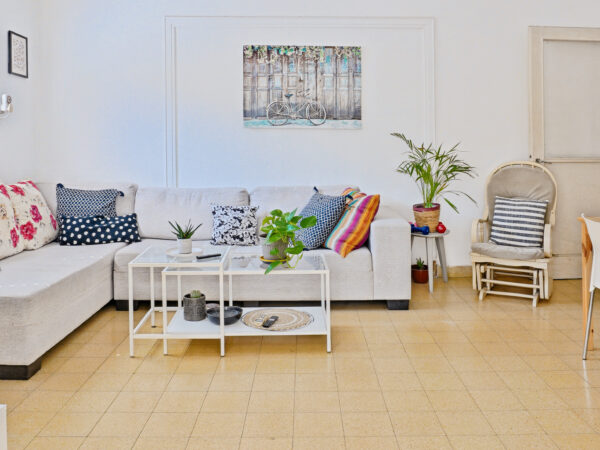 A 4 Room Apt In A Central Quiet St 3