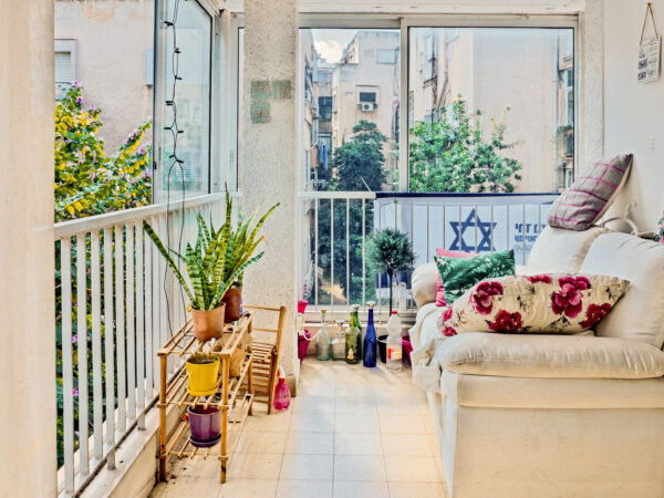A 4 Room Apt In A Central Quiet St 4