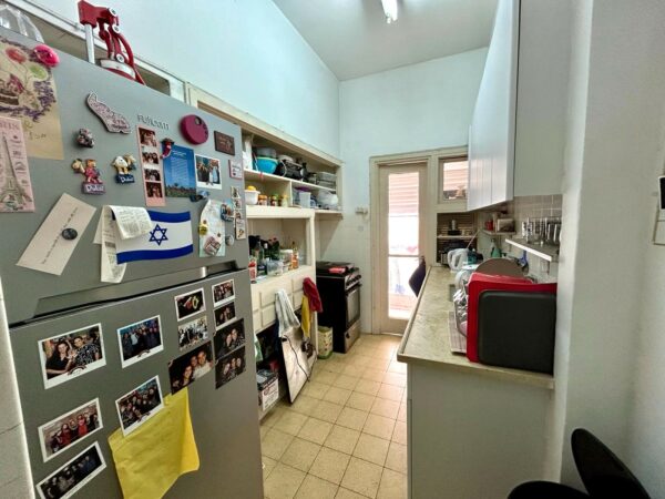A 4 Room Apt In A Central Quiet St 9