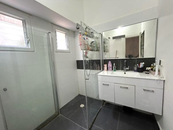 דירת 4 חד מקסימה ביוסף אליהו השקט 4