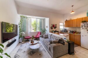 Spacious 4 Room Right By Dizengoff Sq