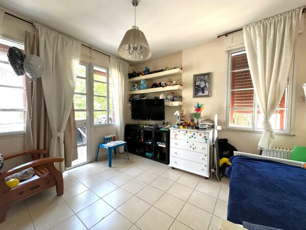 In Neve Tzedek A 6 Room Garden Apartment 5