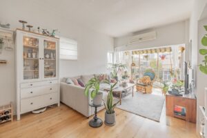 Designed Spacious 2.5 Room On A Quiet ST Near Kikar Rabin