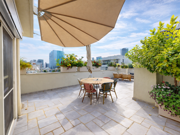 Appartement rooftop avec parking en plein cœur 1