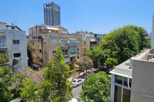2 Room Apt W Balcony And Open View