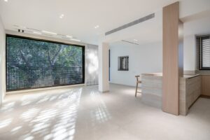 Gorgeous Designed 4 Room W Parking In New BLDG On Central TLV