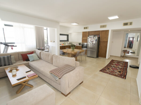 In The Heart Of The City A Renovated 4 Room Apt 2
