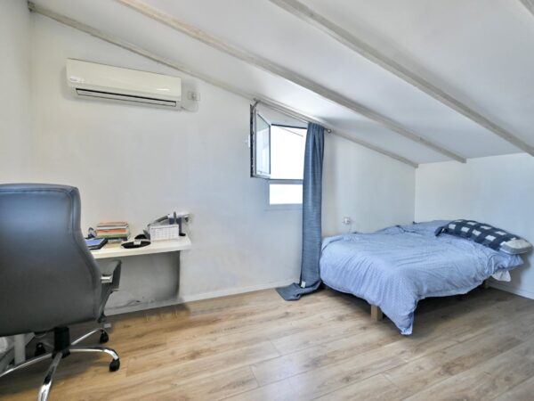 On Gottlieb Street A penthouse apartment 7