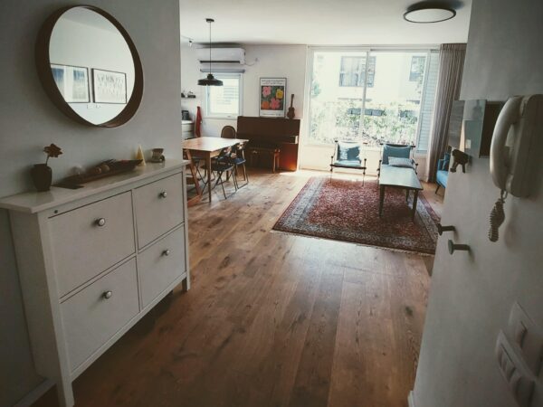In Lev Hair On Rashi Renovated 4 Room 2