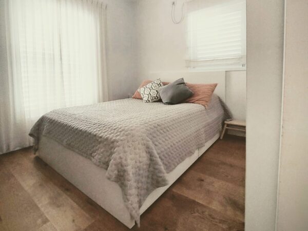 In Lev Hair On Rashi Renovated 4 Room 5