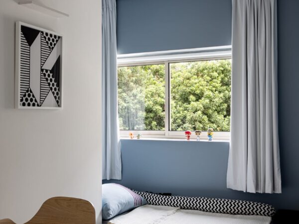 In North TLV Steps From The Park Renovated 4 Room 4