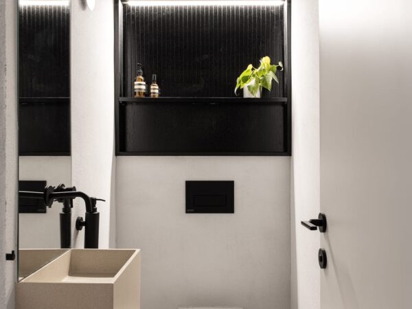 In North TLV Steps From The Park Renovated 4 Room 9