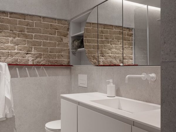 In North TLV Steps From The Park Renovated 4 Room 11