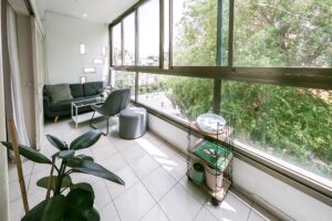 On Sokolov Pretty 3 Room Apt