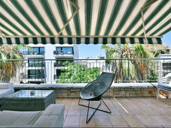 On Gottlieb Street A penthouse apartment 1