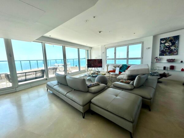 A Breathtaking Mini Penthouse On The Tel Aviv Seafront 2