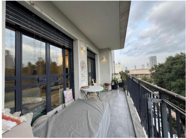 On Sderot Rotschild Amazing 5 Room W Parking 3