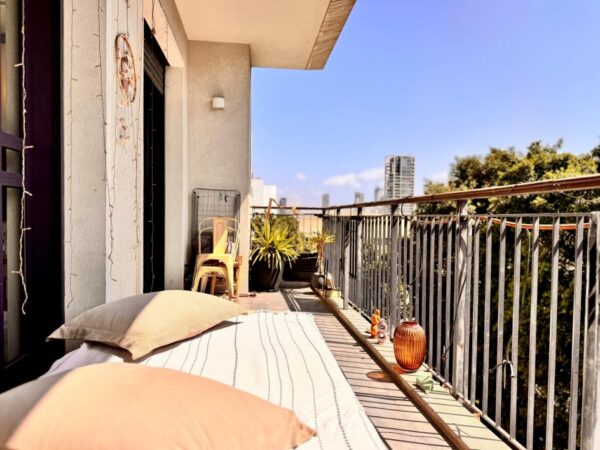 בשדרות רוטשילד מול הבימה 5 חד מושלמת 2