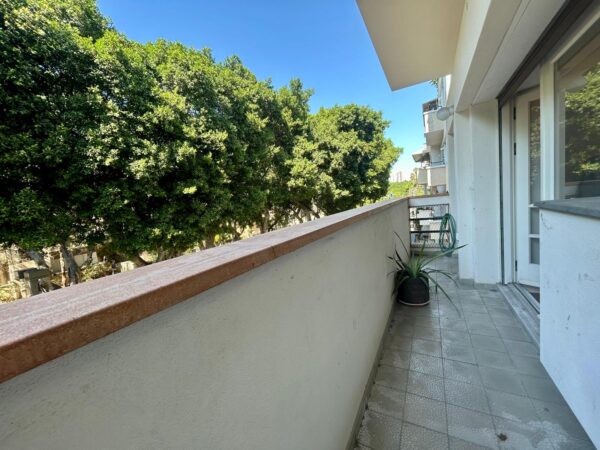 בשד ברוטשילד 3.5 חד בבניין היסטורי משוחזר 2