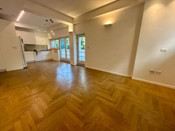 בשד ברוטשילד 3.5 חד בבניין היסטורי משוחזר 1