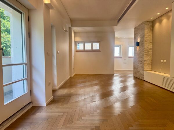 בשד ברוטשילד 3.5 חד בבניין היסטורי משוחזר 3