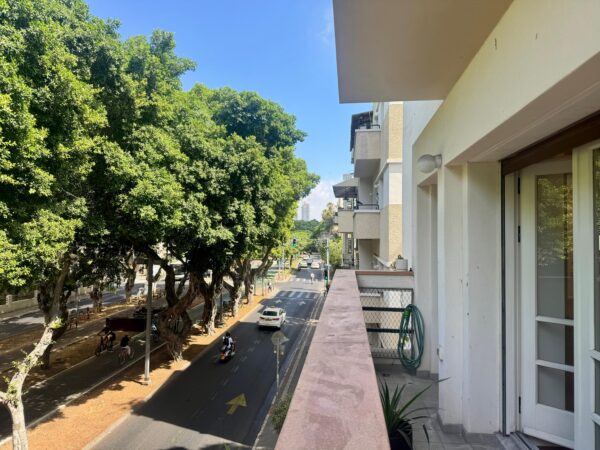 בשד ברוטשילד 3.5 חד בבניין היסטורי משוחזר 1