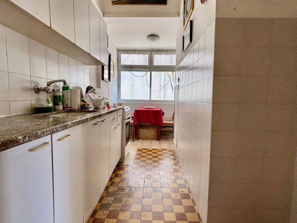 A Charming 4-Room Apt On Gordon Street 8