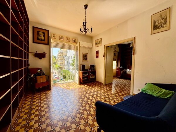 A Charming 4-Room Apt On Gordon Street 4