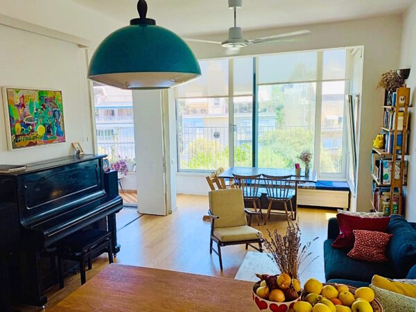 Desirable ST Near HaBima Renovated 3 Room 2