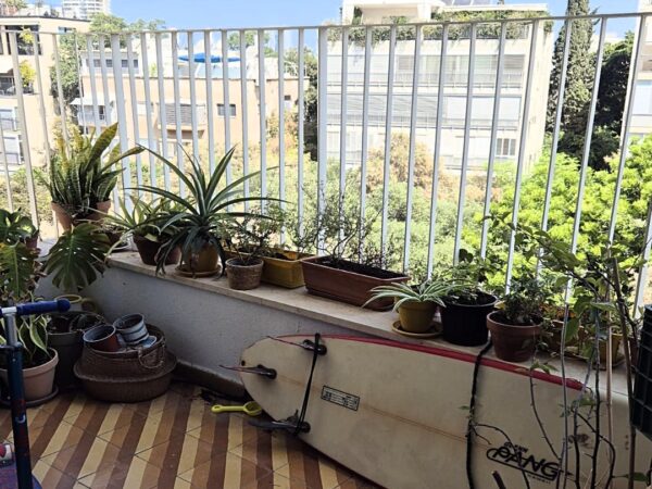 Desirable ST Near HaBima Renovated 3 Room 1