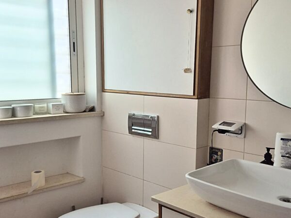 Desirable ST Near HaBima Renovated 3 Room 9